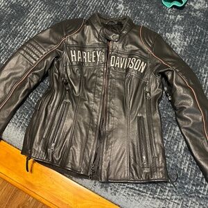 Women’s M authentic Harley Davidson cowhide leather jacket